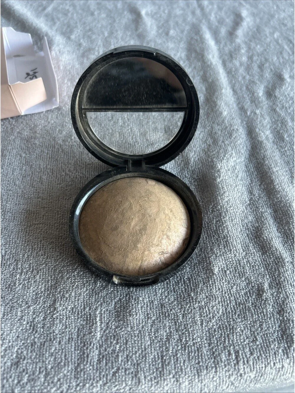 Laura Geller Baked Balance-N-Glow Illuminating Foundation Medium 0.28 oz